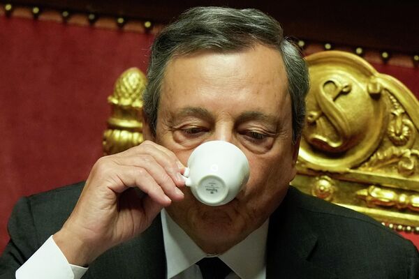 Italian Premier Mario Draghi drinks a coffee after delivering a speech at the Senate in Rome on Wednesday 20 July 2022.  - Sputnik International