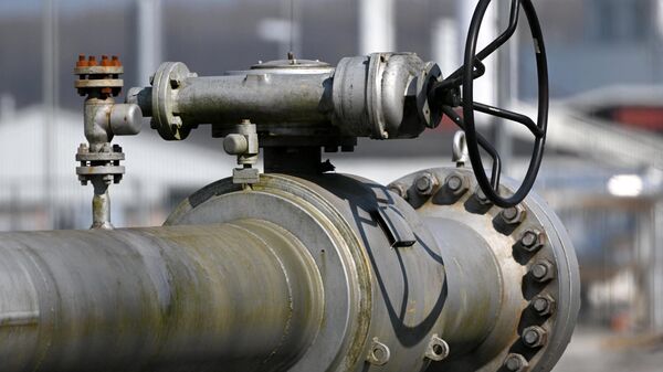 A controller at a pipe for gas lines is pictured at Open Grid Europe (OGE), one of Europe's largest gas transmission system operators, in Werne, western German on March 24, 2022 - Sputnik International