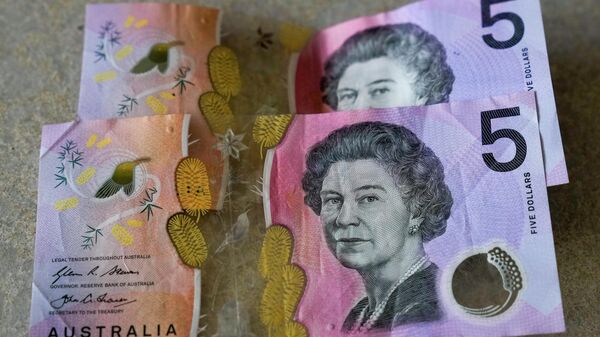 Australian $5 notes are pictured in Sydney, Saturday, Sept. 10, 2022. As the United Kingdom's reigning monarch, Queen Elizabeth II was depicted on British bank notes and coins for decades. It's less well known that her portrait was featured on currencies in dozens of other places around the world, in a reminder of the British empire's colonial reach - Sputnik International
