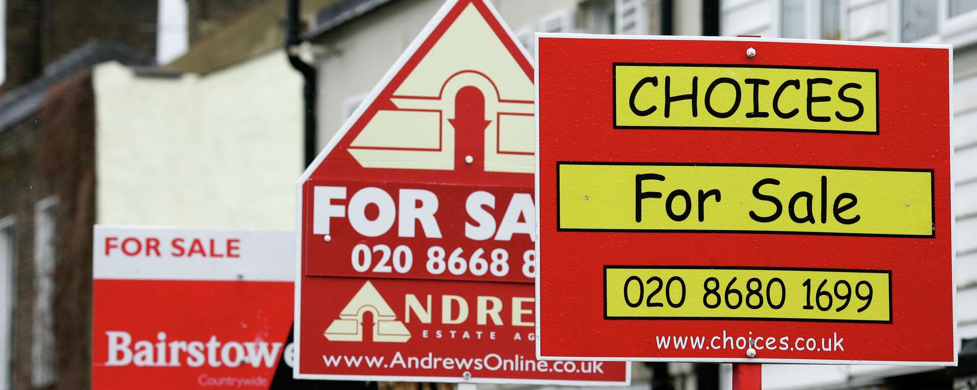 Property for sale signs are seen on a street in Croydon, south London - Sputnik International, 1920, 03.10.2022