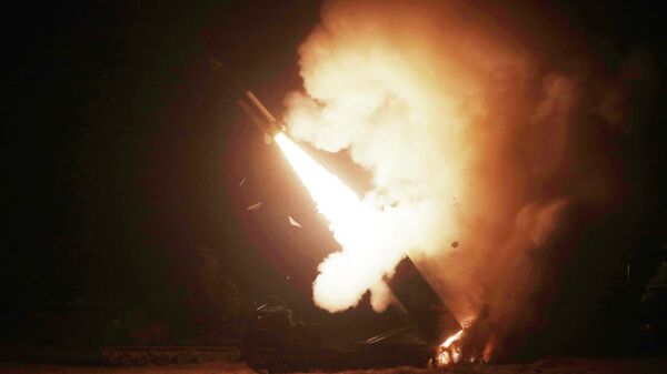 Военные учения США и Южной Кореи с использованием Армейского тактического ракетного комплекса - Sputnik International