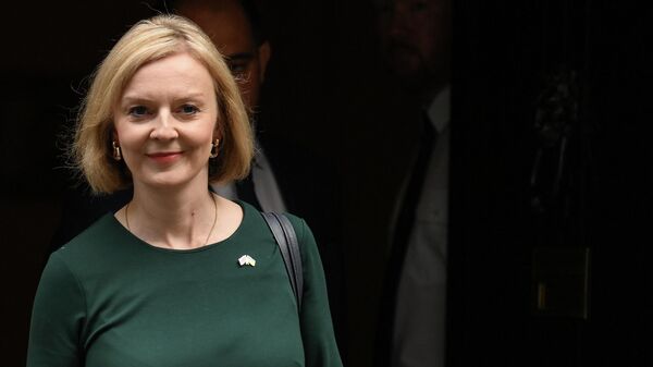 Britain's Prime Minister Liz Truss leaves the 10 Downing Street, in London, for the House of Commons to announce her energy price plan, on September 8, 2022 - Sputnik International