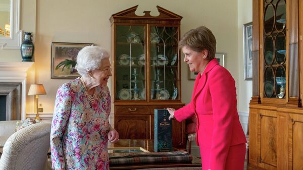 Britain's late Queen Elizabeth II, left, receives First Minister of Scotland Nicola Sturgeon - Sputnik International