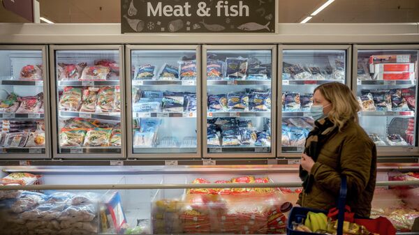 A customer shops for frozen meat and fish products at a Sainsbury's supermarket in Walthamstow, east London on February 13, 2022 - Sputnik International