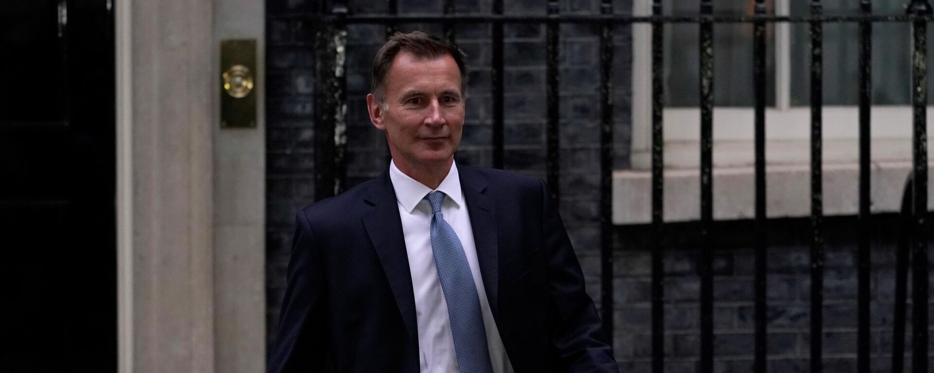 British Chancellor of the Exchequer Jeremy Hunt leaves 10 Downing Street after being appointed by Prime Minister Liz Truss - Sputnik International, 1920, 08.07.2023