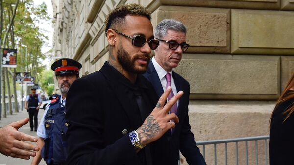 Paris Saint-Germain's Brazilian forward Neymar gestures as he leaves after attending the opening audience at the courthouse in Barcelona on October 17, 2022, on the first day of his trial. - - Sputnik International