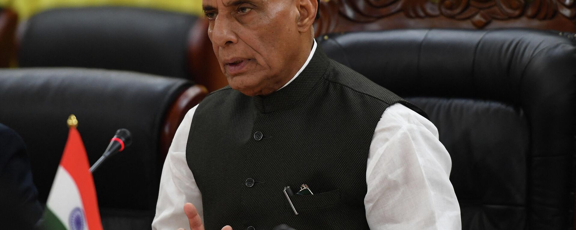 India's Defence Minister Rajnath Singh addresses a meeting with his Vietnamese counterpart Phan Van Giang at the Defence Ministry in Hanoi on June 8, 2022.  - Sputnik International, 1920, 18.10.2022