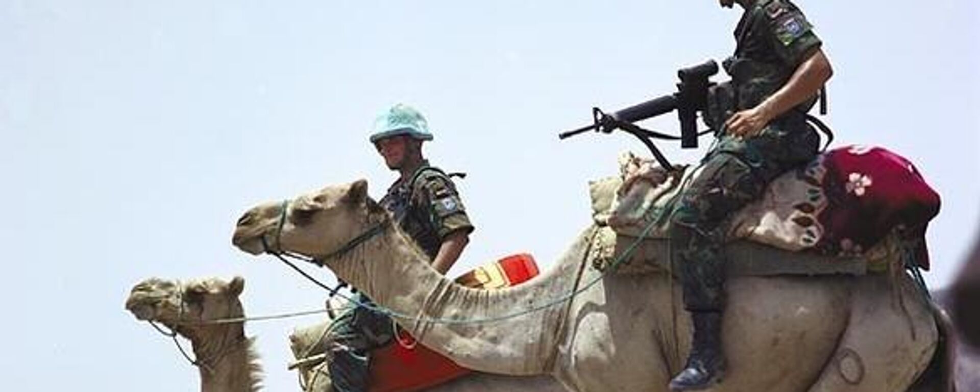 UN soldiers on camel-back in Eritrea during the 2000-2008 peacekeeping mission monitoring the border between Eritrea and Ethiopia. - Sputnik International, 1920, 18.10.2022