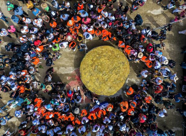 Вид с высоты птичьего полета на рекорд Гиннеса по приготовлению самого большого патакона в Ипети Эмбера, округ Чепо, Панама - Sputnik International