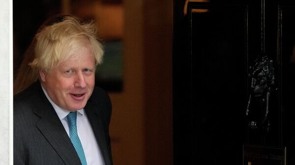 Outgoing British Prime Minister Boris Johnson arrives to speak outside Downing Street - Sputnik International