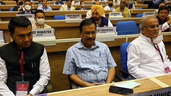 India's Chhattisgarh state chief minister Bhupesh Baghel (R), Delhi’s chief minister Arvind Kejriwal (C) and Goa’s chief minister Pramod Sawant (L) attend a joint conference of states chief ministers and chief justices of high courts, in New Delhi on April 30, 2022. - Sputnik International