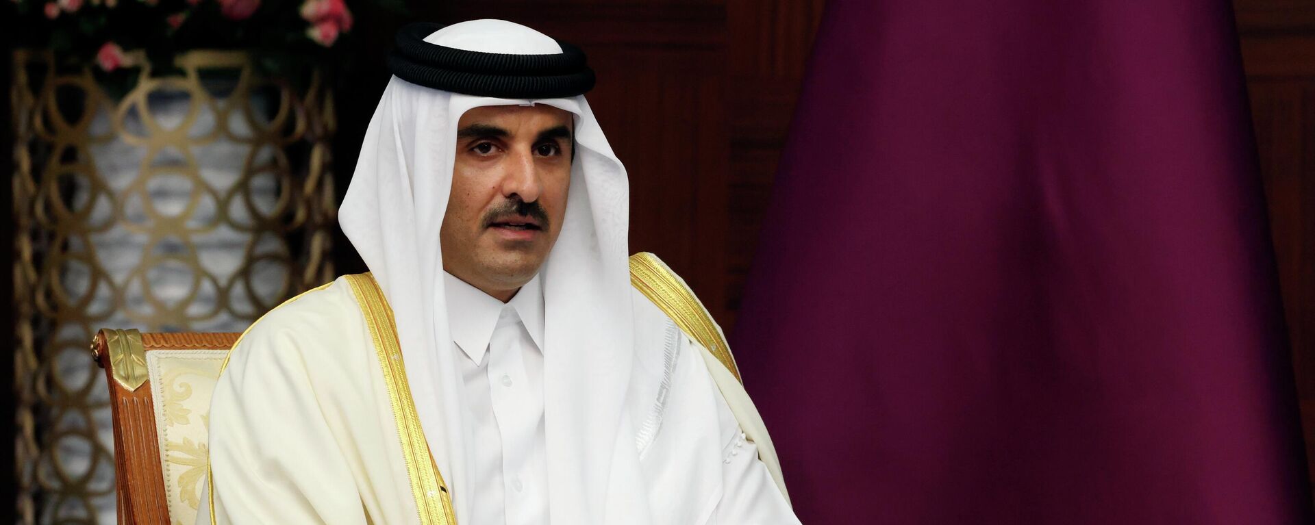 The Emir of Qatar, Sheikh Tamim bin Hamad Al Thani listens to Russian President Vladimir Putin during their meeting on the sidelines of the Conference on Interaction and Confidence Building Measures in Asia (CICA) summit, in Astana, Kazakhstan, Thursday, Oct. 13, 2022. - Sputnik International, 1920, 25.10.2022
