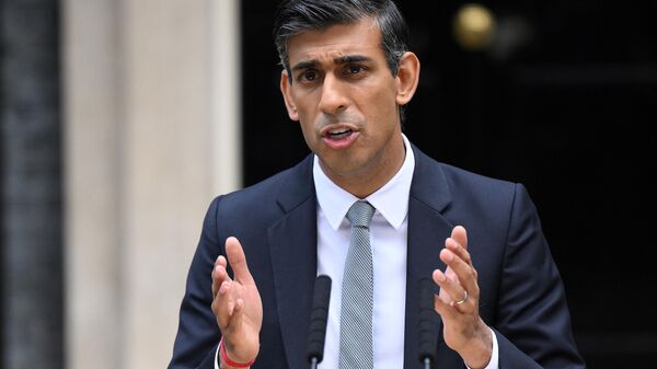 Britain's newly appointed Prime Minister Rishi Sunak delivers a speech outside 10 Downing Street in central London, on October 25, 2022. - Sputnik International