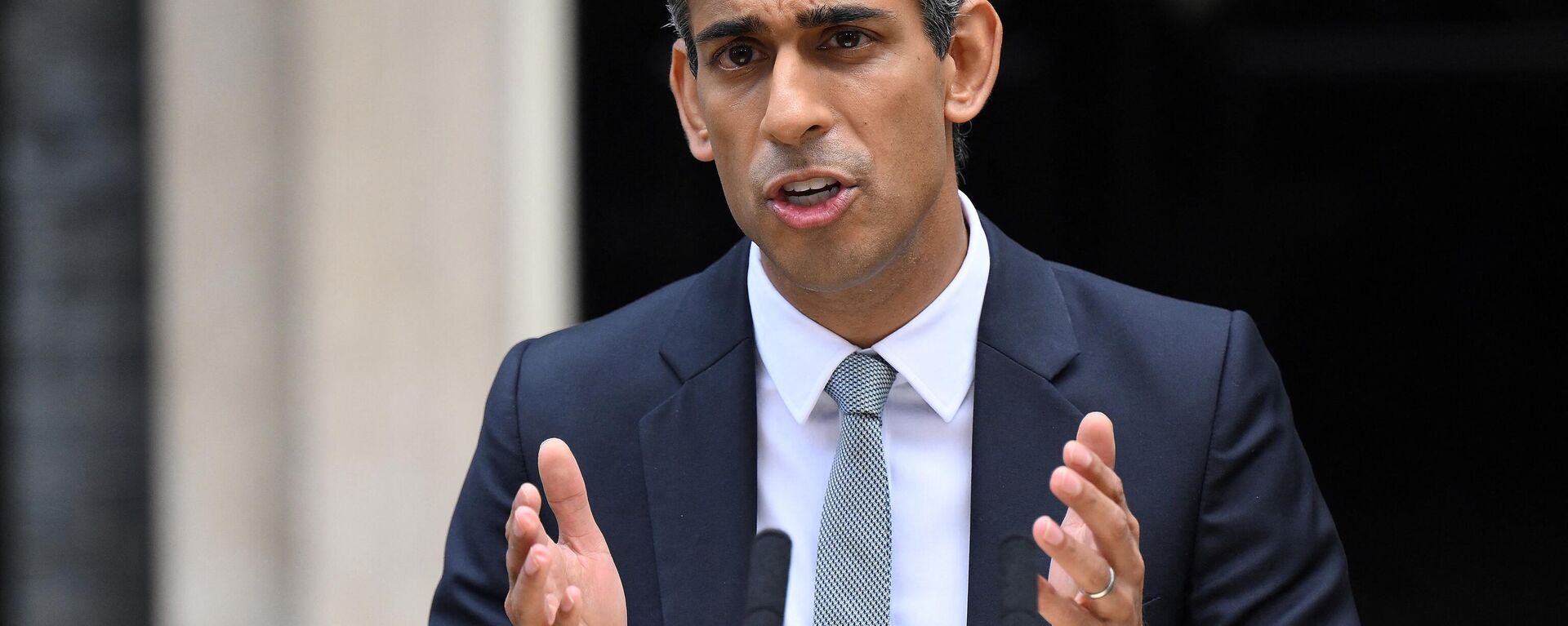 Britain's newly appointed Prime Minister Rishi Sunak delivers a speech outside 10 Downing Street in central London, on October 25, 2022. - Sputnik International, 1920, 26.10.2022