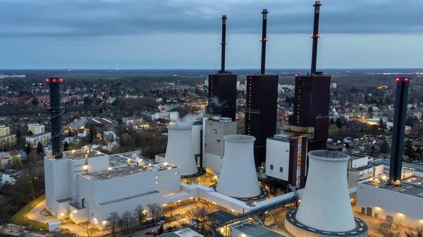 A cooling tower of the Lichterfelde gas-fired power plant in Berlin, Germany. - Sputnik International