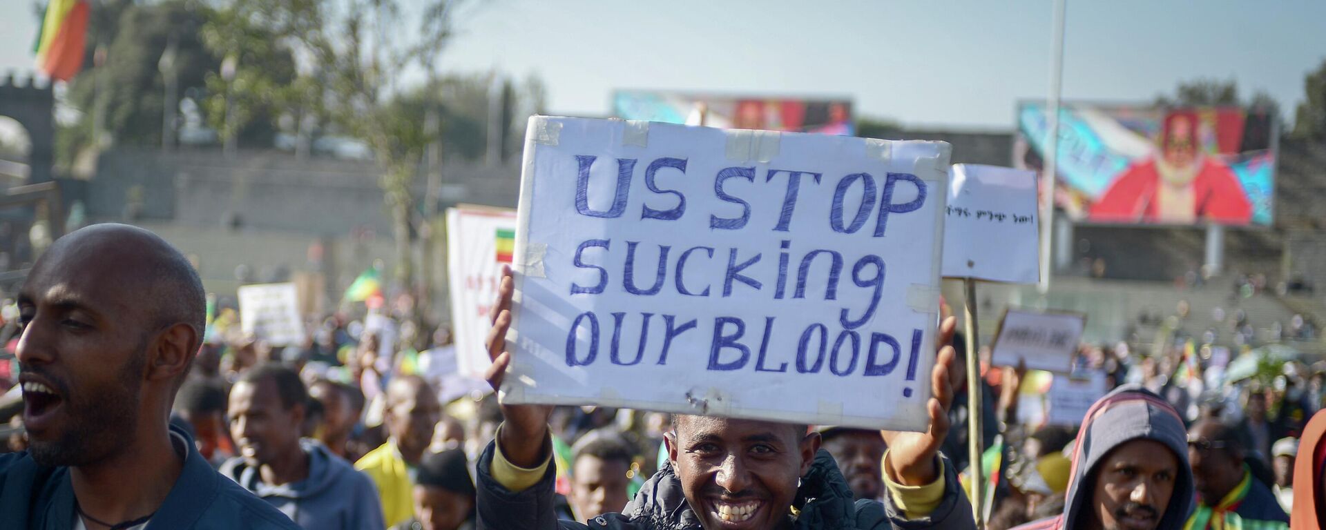 Ethiopians protest against what they say is interference by outsiders in the country's internal affairs and against the Tigray People's Liberation Front (TPLF), the party of Tigray's fugitive leaders, at a rally organized by the city administration in the capital Addis Ababa, Ethiopia Saturday, Oct. 22, 2022 - Sputnik International, 1920, 26.10.2022
