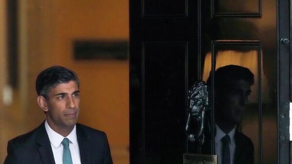 Britain's Prime Minister Rishi Sunak leaves 10 Downing Street for the House of Commons for his first Prime Minister's Questions in London, Wednesday, Oct. 26, 2022. - Sputnik International