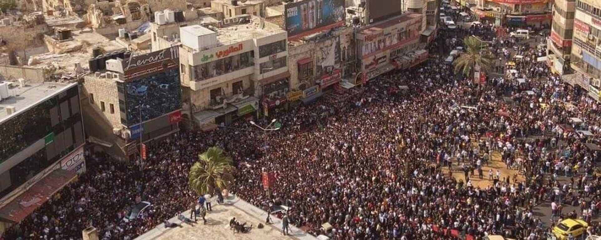A large funeral procession in Nablus, West Bank, on October 25, 2022, for five Palestinians killed in an IDF raid on a Palestinian militia group headquarters. - Sputnik International, 1920, 26.10.2022