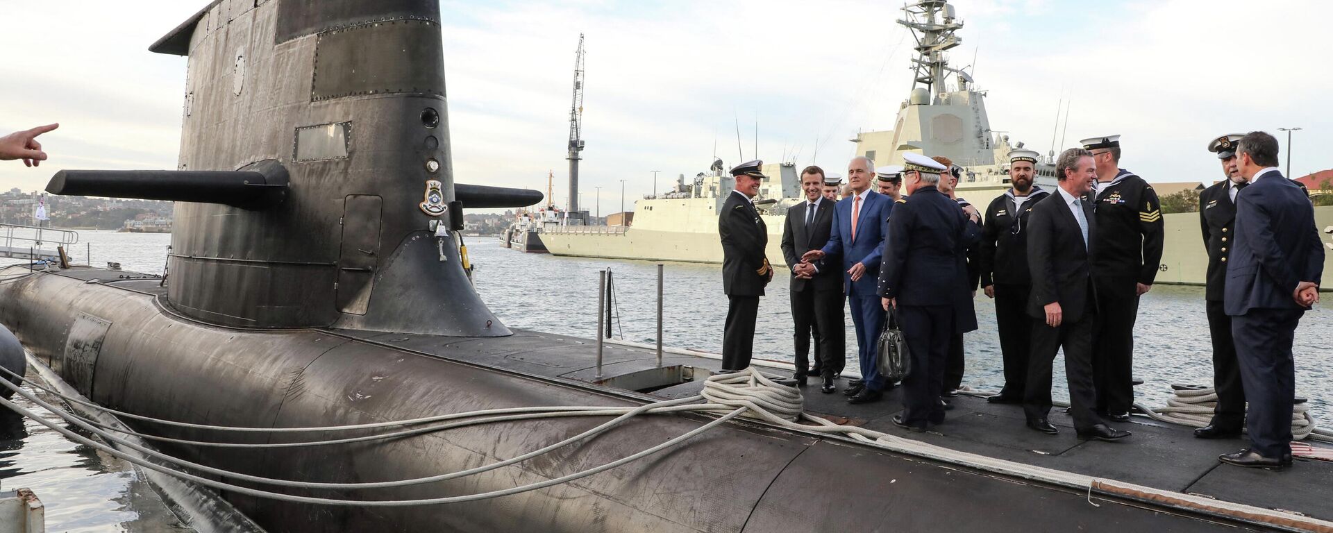 French President Emmanuel Macron (2nd L) and Australian Prime Minister Malcolm Turnbull (3rd L) stand on the deck of HMAS Waller, a Collins-class submarine operated by the Royal Australian Navy - Sputnik International, 1920, 27.10.2022