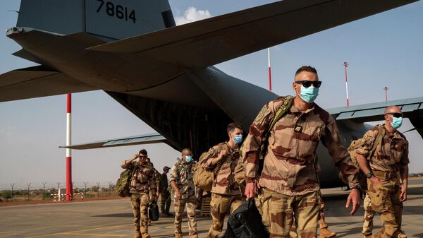 French Barkhane soldiers arriving from Gao, Mali, disembark from a US Air Force C130 cargo plane at Niamey, Niger base Wednesday June 9, 2021, before transferring back to their Bases in France. - Sputnik International