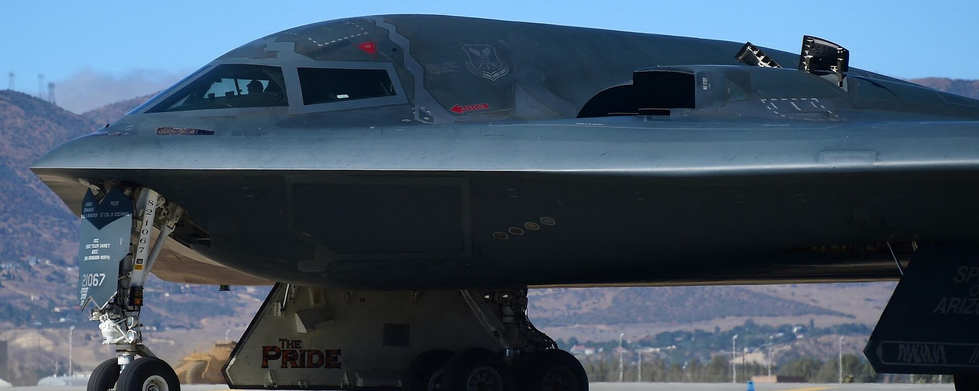 A B-2 Stealth Bomber lands at the Palmdale Aircraft Integration Center of Excellence in Palmdale, California on July 17, 2014 - Sputnik International, 1920, 29.10.2022