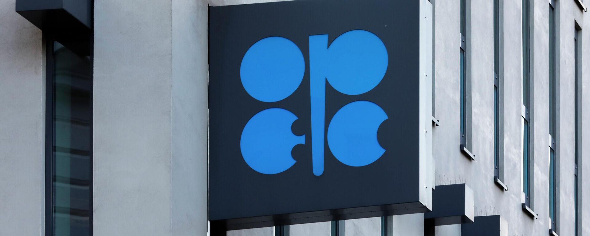 The logo of the Organization of the Petroleum Exporting Countries (OPEC) is seen outside of OPEC's headquarters in Vienna, Austria, Thursday, March 3, 2022.  - Sputnik International, 1920, 08.11.2022