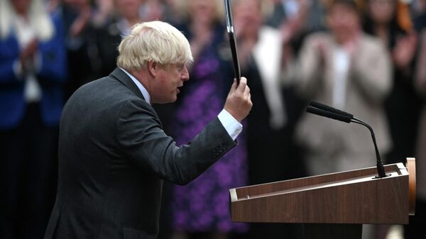 Britain's outgoing Prime Minister Boris Johnson gestures as he delivers his final speech outside 10 Downing Street in central London on September 6, 2022 - Sputnik International