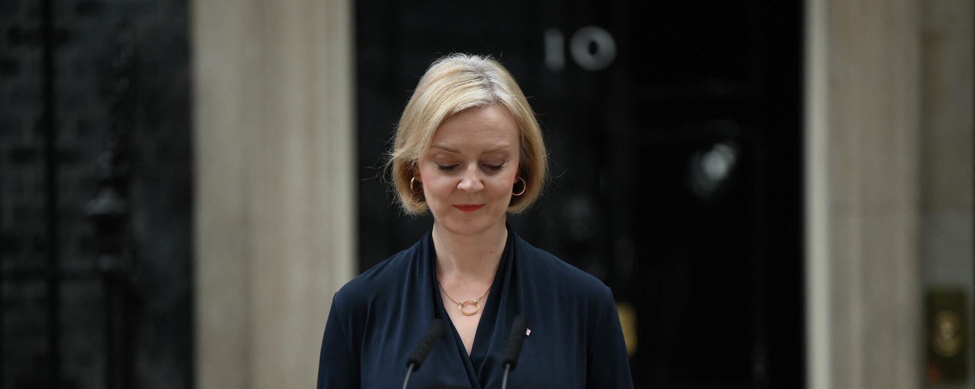 Britain's Prime Minister Liz Truss reacts as she delivers a speech outside of 10 Downing Street in central London on October 20, 2022 to announce her resignation - Sputnik International, 1920, 30.10.2022