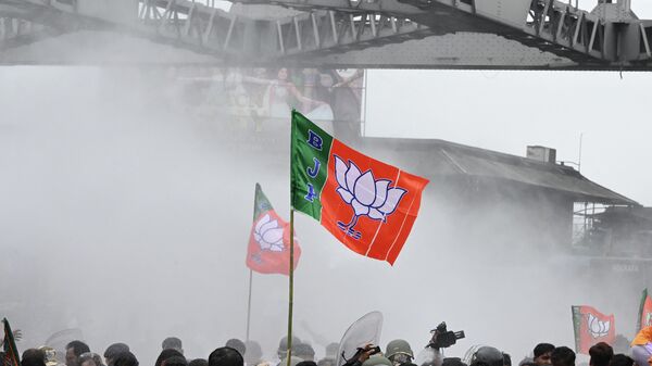 Police use a water cannon to disperse Bharatiya Janata Party (BJP) activists marching towards the state secretariat during a protest against West Bengal's government in Kolkata on September 13, 2022 - Sputnik International