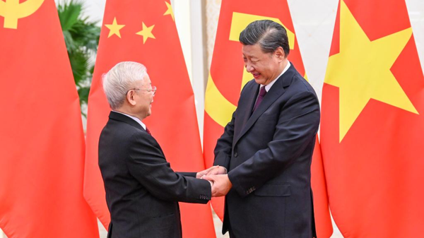 Xi Jinping, general secretary of the Communist Party of China Central Committee and Chinese president, holds a ceremony to welcome Nguyen Phu Trong, general secretary of the Communist Party of Vietnam Central Committee, prior to their talks at the Great Hall of the People in Beijing, capital of China, Oct. 31, 2022. - Sputnik International
