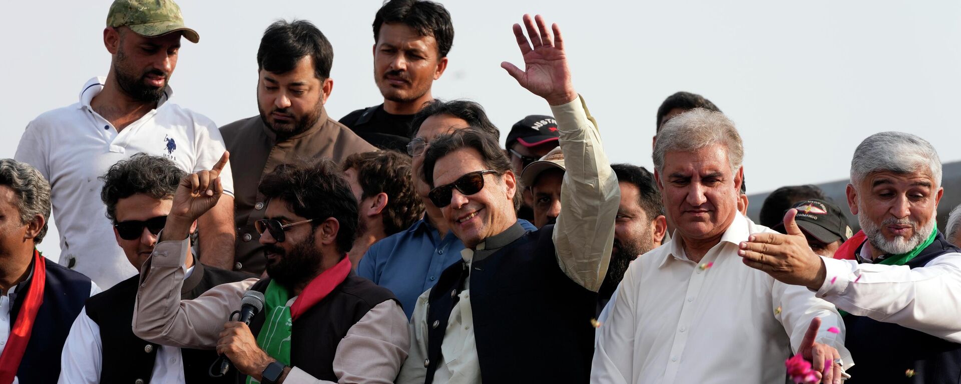 Pakistan's former Prime Minister Imran Khan, center, waves to his supporters at a rally in Lahore, Pakistan, Saturday, Oct. 29 2022 - Sputnik International, 1920, 02.11.2022