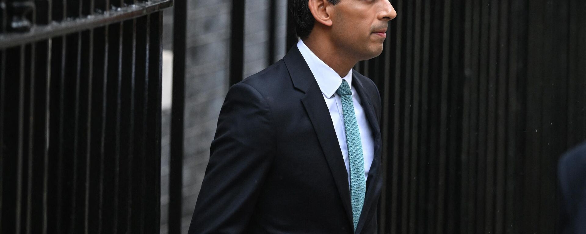 Britain's Prime Minister Rishi Sunak leaves 10 Downing Street in central London on October 26, 2022 - Sputnik International, 1920, 29.11.2022