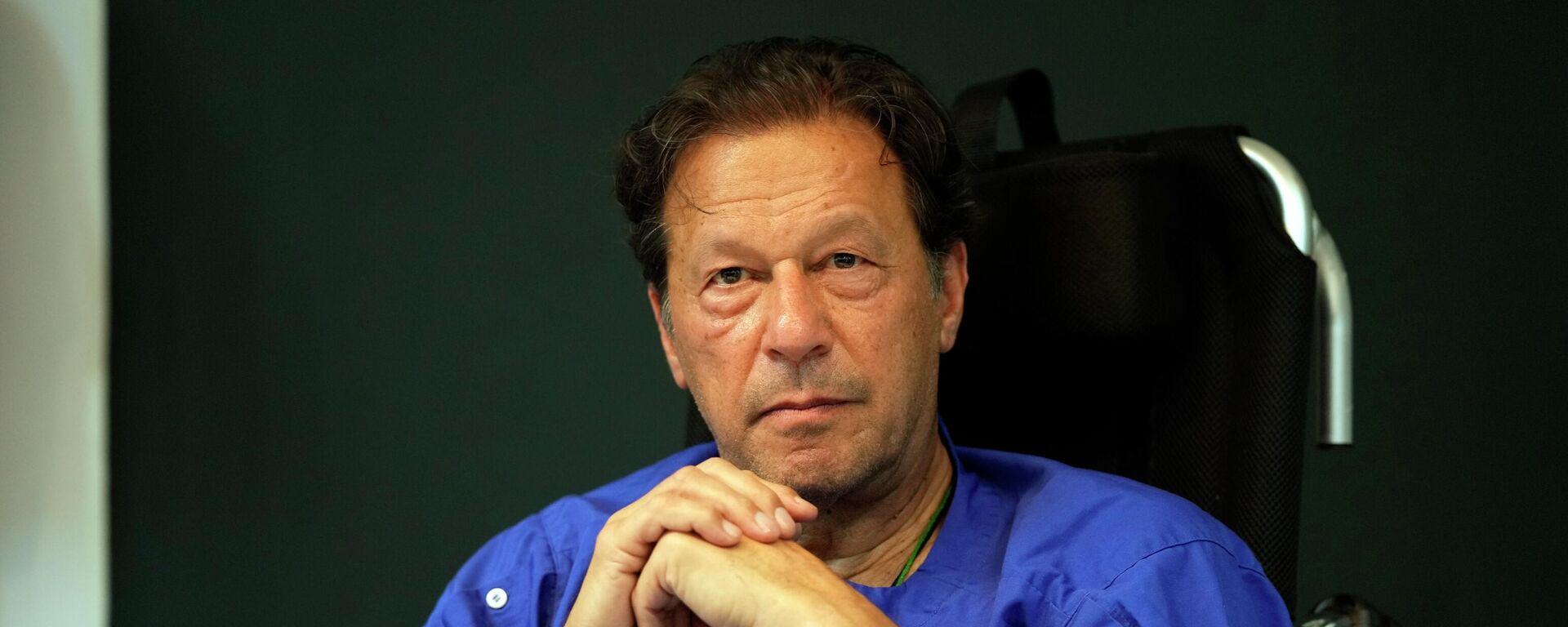 Former Pakistani Prime Minister Imran Khan speaks during a news conference in Shaukat Khanum hospital, where is being treated for a gunshot wound in Lahore, Pakistan, on Nov. 4, 2022. - Sputnik International, 1920, 07.03.2023