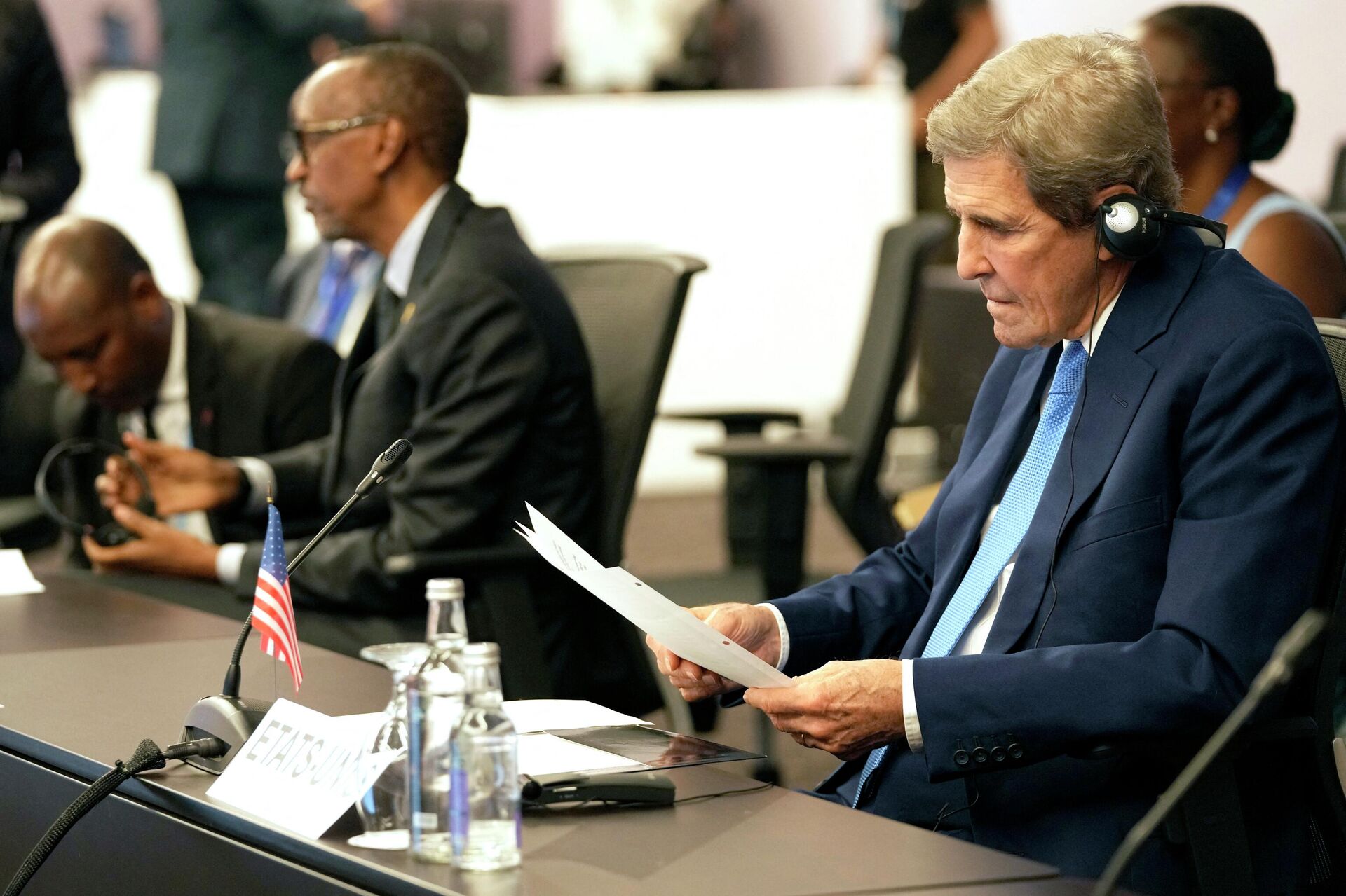 Специальный посланник президента США по вопросам климата Джон Керри во время встречи на саммите COP27 по климату в Шарм-эль-Шейхе - Sputnik International, 1920, 07.11.2022