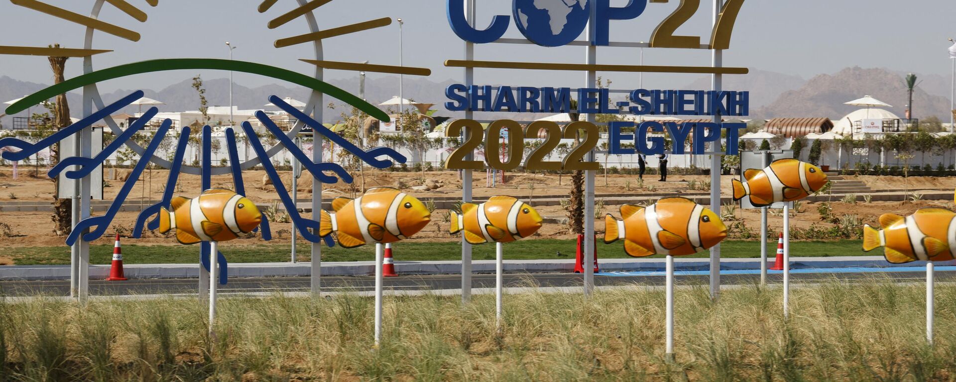 A picture shows the entrance of the Sharm El Sheikh International Convention Centre, in Egypt's Red Sea resort of the same name, on November 7, 2022, during the 2022 United Nations Climate Change Conference, more commonly known as COP27 - Sputnik International, 1920, 07.11.2022