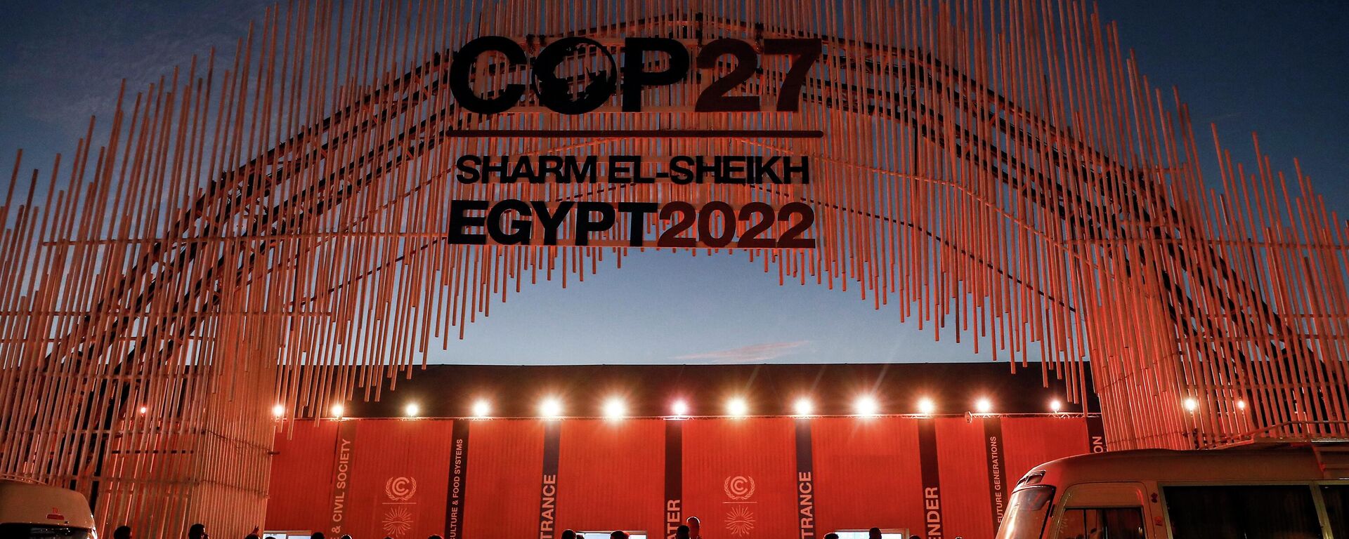 Delegates arrive at the COP27 climate conference in Egypt's Red Sea resort city of Sharm el-Sheikh on November 7, 2022 - Sputnik International, 1920, 21.11.2022