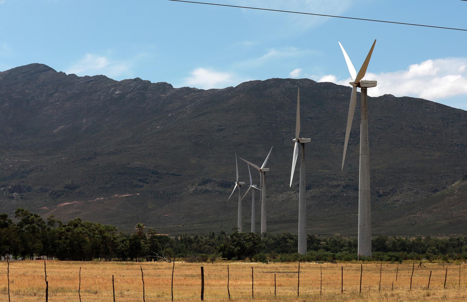 Wind turbines are seen at the Gouda Wind Farm located 115 km north east of Cape Town, South Africa, Monday, Nov. 7, 2022. The wind farm is one of the biggest in Southern Africa. - Sputnik International, 1920, 25.11.2022