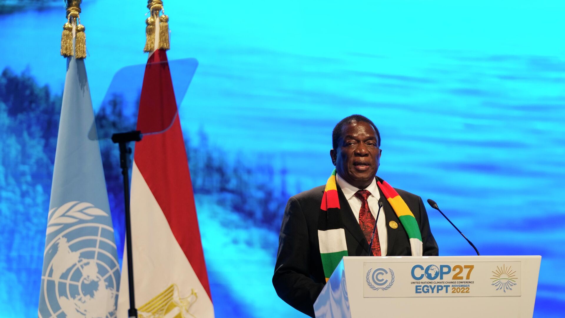 Emmerson Mnangagwa, president of Zimbabwe, speaks at the COP27 U.N. Climate Summit, Tuesday, Nov. 8, 2022, in Sharm el-Sheikh, Egypt. - Sputnik International, 1920, 09.11.2022