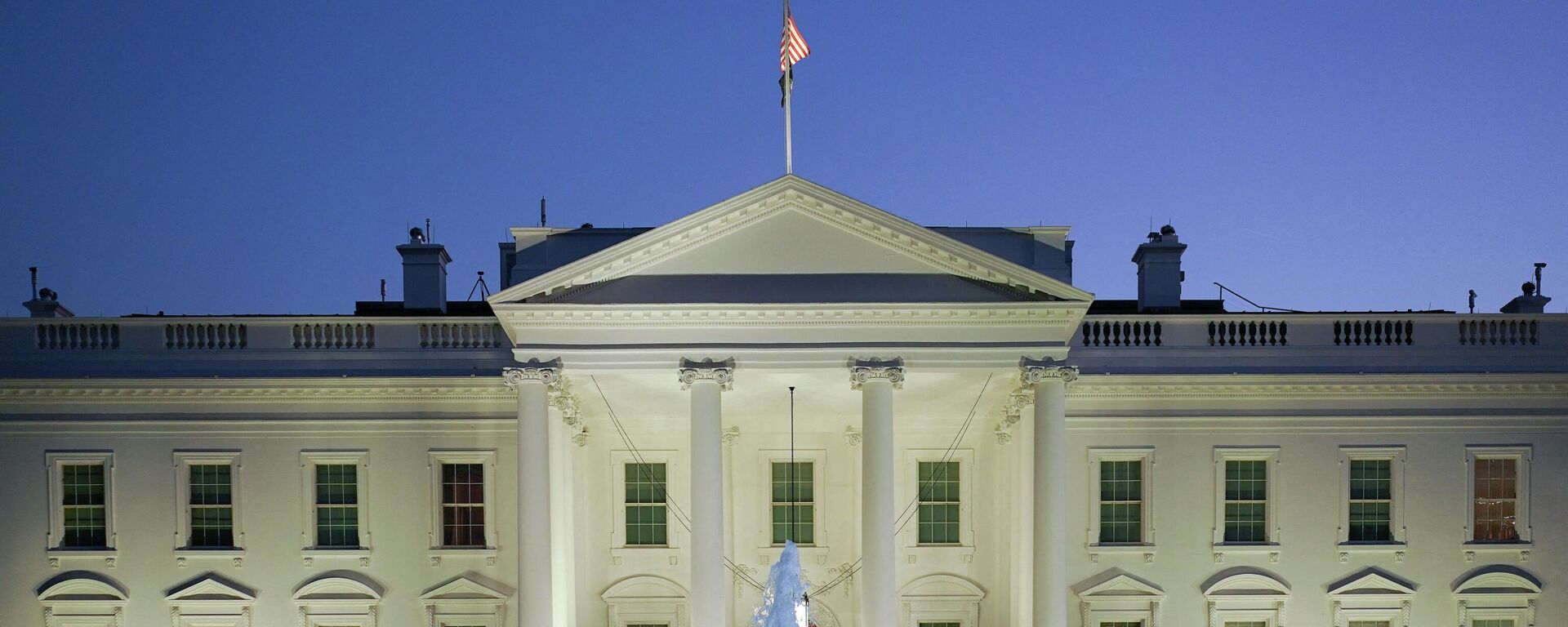 The White House is seen at dusk in Washington, DC, on November 8, 2022. - Sputnik International, 1920, 15.03.2023