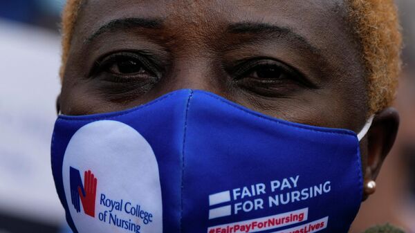 A member of the Royal College of Nursing (RCN) attends a protest for increased wages - Sputnik International