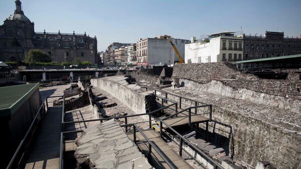 Tourists visit the Templo Mayor archaeological site in Mexico City, Tuesday Dec. 1, 2015. - Sputnik International