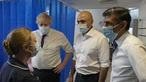 Boris Johnson, Sajid Javid and Rishi Sunak speak to a nurse during a visit to the New Queen Elizabeth II Hospital, Welwyn Garden City - Sputnik International