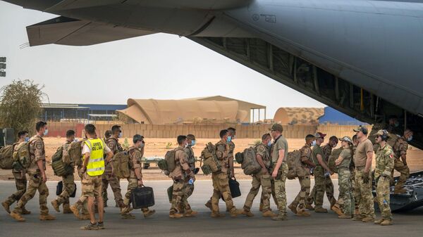 French Barkhane force soldiers who wrapped up a four-month tour of duty in the Sahel leave their base in Gao, Mali, June 9, 2021. - Sputnik International