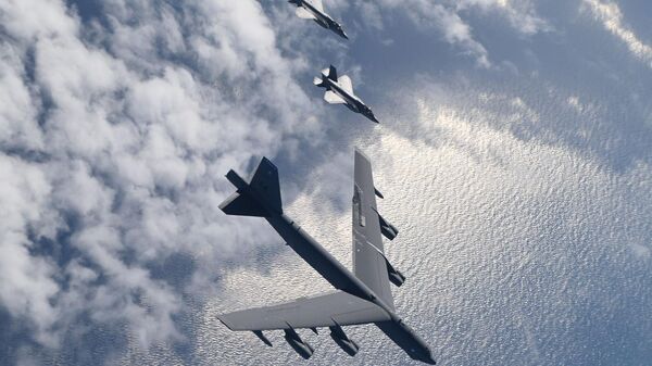 Israeli F-35s escort US Air Force B-52 strategic bombers. - Sputnik International