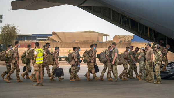 French Barkhane force soldiers who wrapped up a four-month tour of duty in the Sahel leave their base in Gao, Mali, June 9, 2021. - Sputnik International