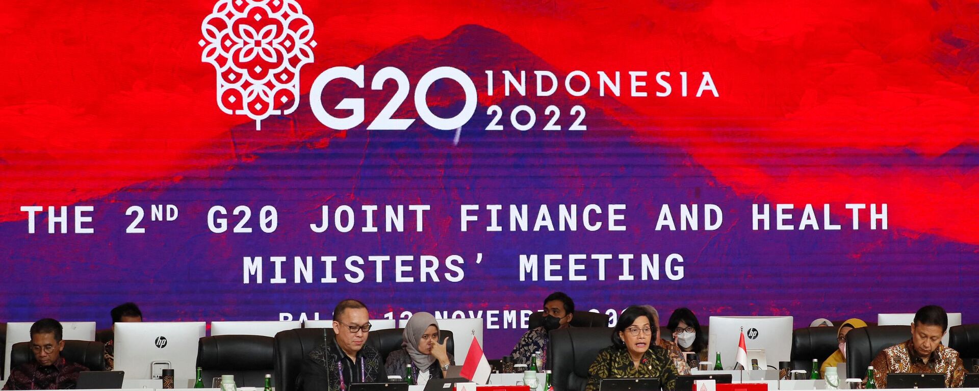 Indonesia's Finance Minister Sri Mulyani Indrawati (2nd-R) delivers a speech during the G20 Finance and Health Ministers meeting in Nusa Dua, Bali 12 November 2022. (Photo by ADE NAGI / POOL / AFP) - Sputnik International, 1920, 14.11.2022