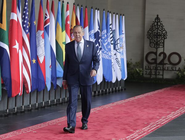 Министр иностранных дел России Сергей Лавров на саммите G20 в Индонезии  - Sputnik International