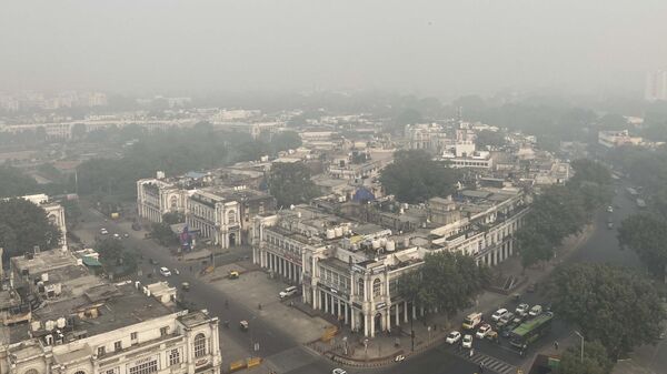 The city horizon is seen enveloped by smog and haze in New Delhi, India, Friday, Nov. 4, 2022. - Sputnik International