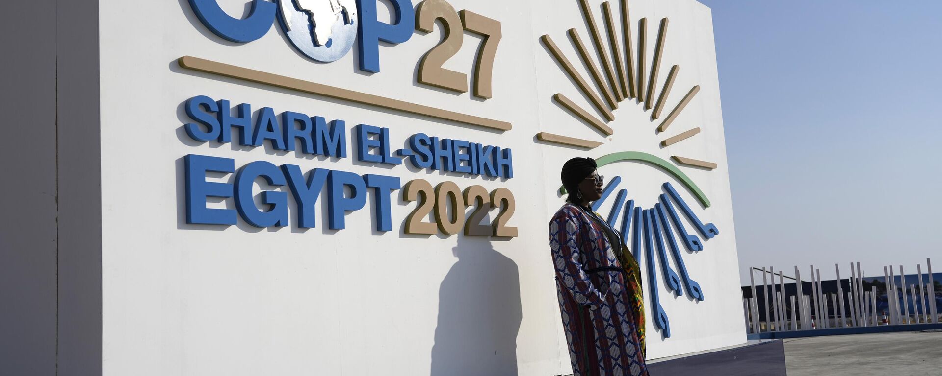 A woman poses for a photo in front of a sign at the COP27 U.N. Climate Summit, Wednesday, Nov. 16, 2022, in Sharm el-Sheikh, Egypt. - Sputnik International, 1920, 20.11.2022