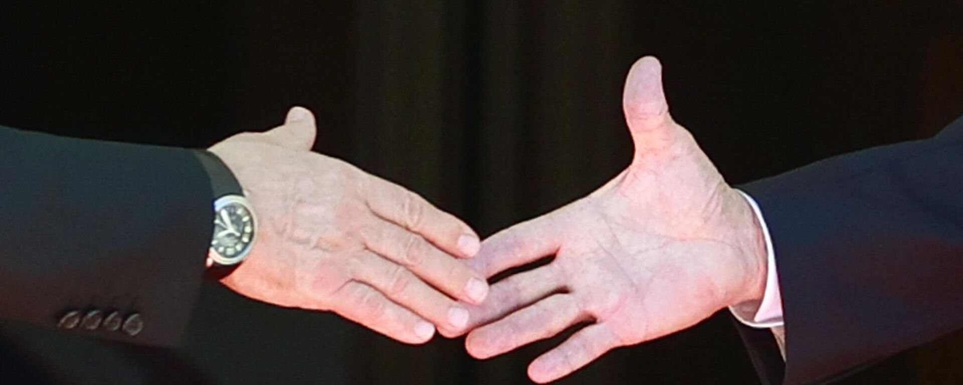 A view of the handshake between U.S. President Joe Biden, right and Russia's President Vladimir Putin, prior to the U.S.-Russia summit, in Geneva, Switzerland, Wednesday, June 16, 2021.  - Sputnik International, 1920, 16.11.2022